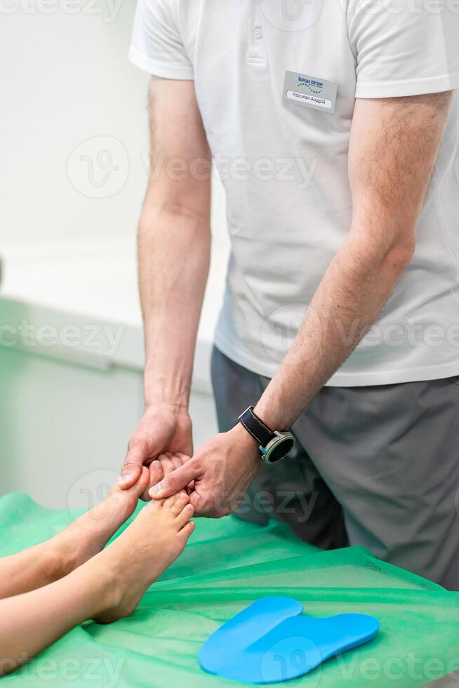 Orthopedic insole. The orthopedist works with the patient. Orthopedic clinic. Choice of insoles in an orthopedic clinic. The orthopedist offers the insole to the patient Foot care photo