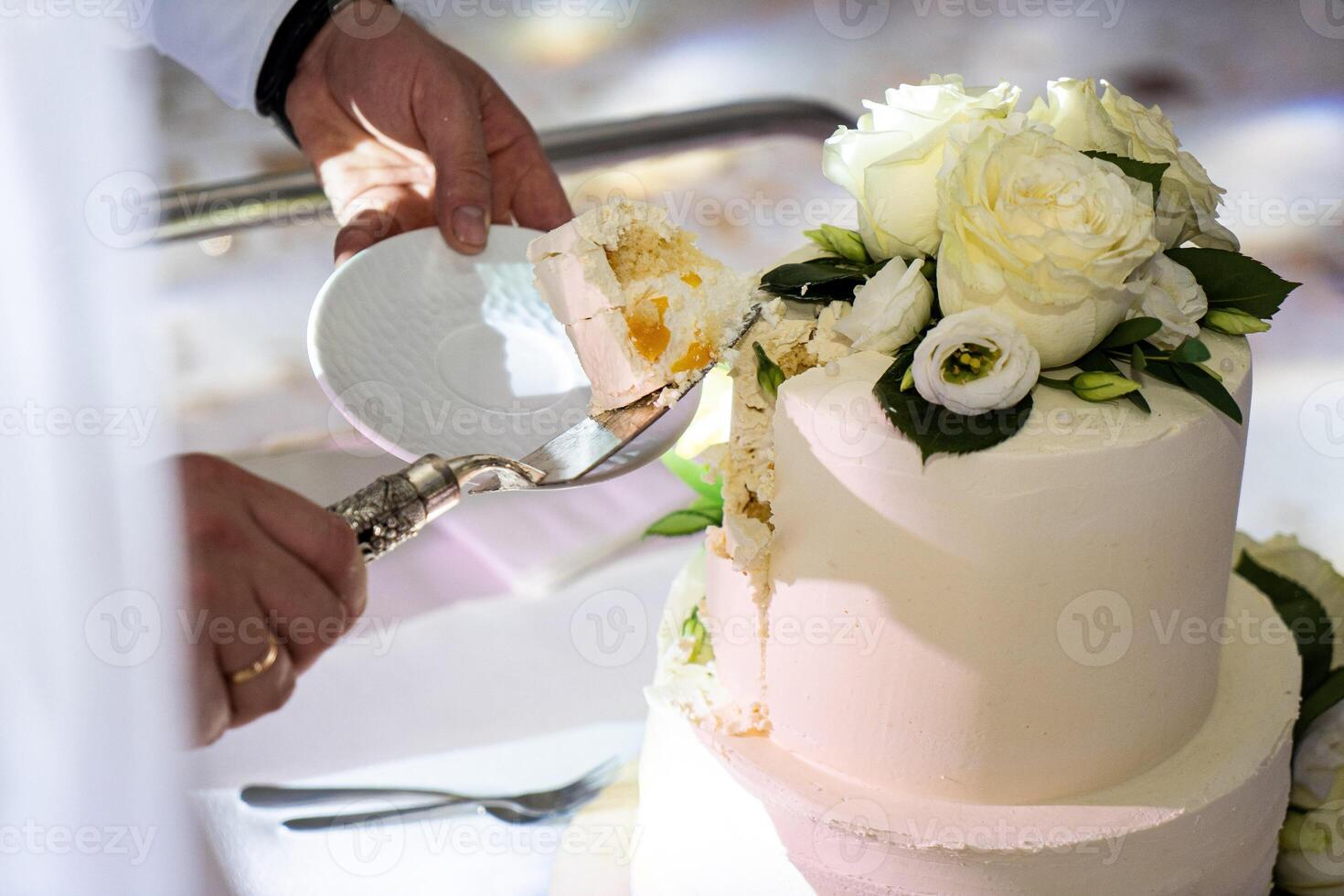 Traditional Ukrainian wedding cake photo