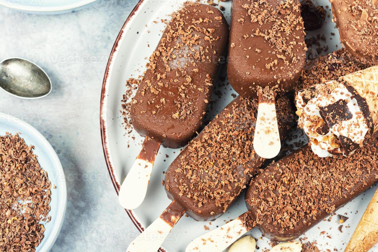 Vanilla ice cream with chocolate. photo
