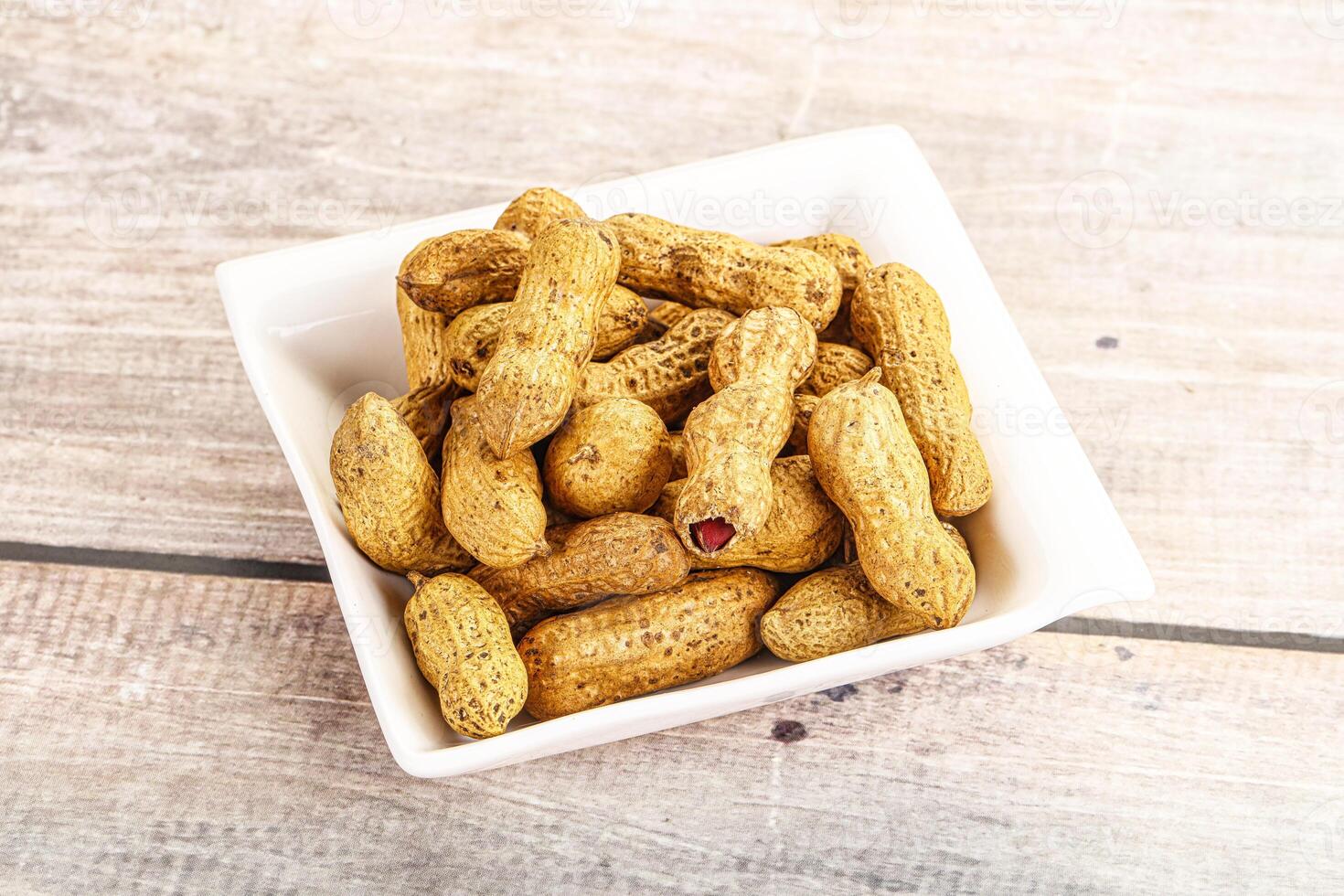 Raw ripe unpeeled peanut heap photo
