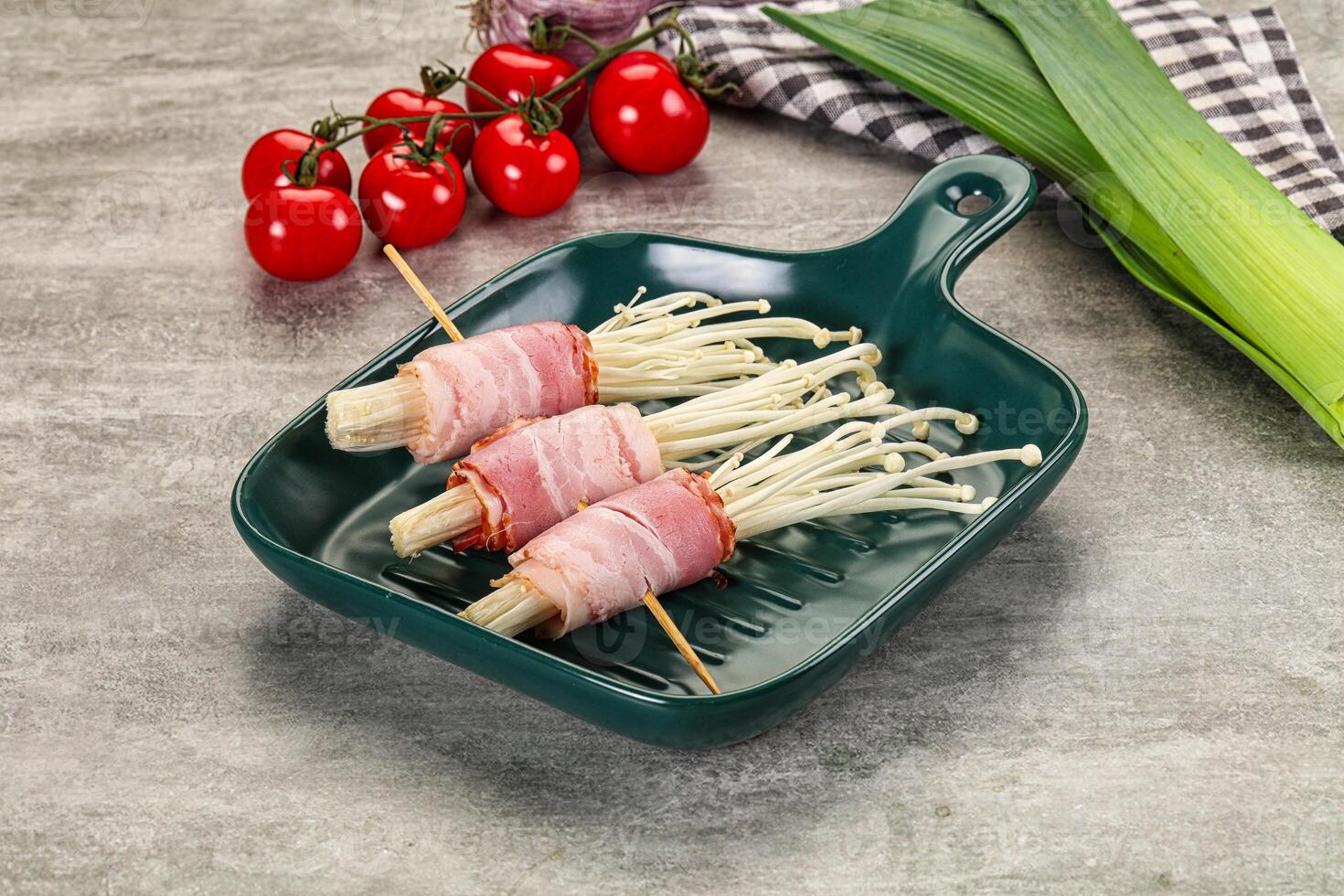 Raw roll with enoki and bacon photo