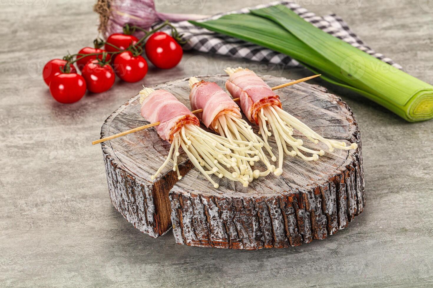 Raw roll with enoki and bacon photo