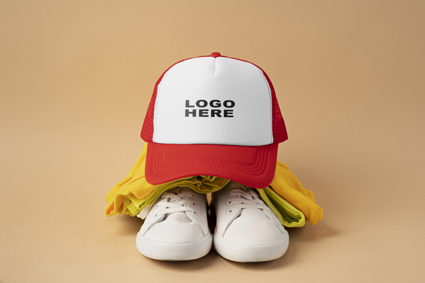 White and red baseball cap mock up psd