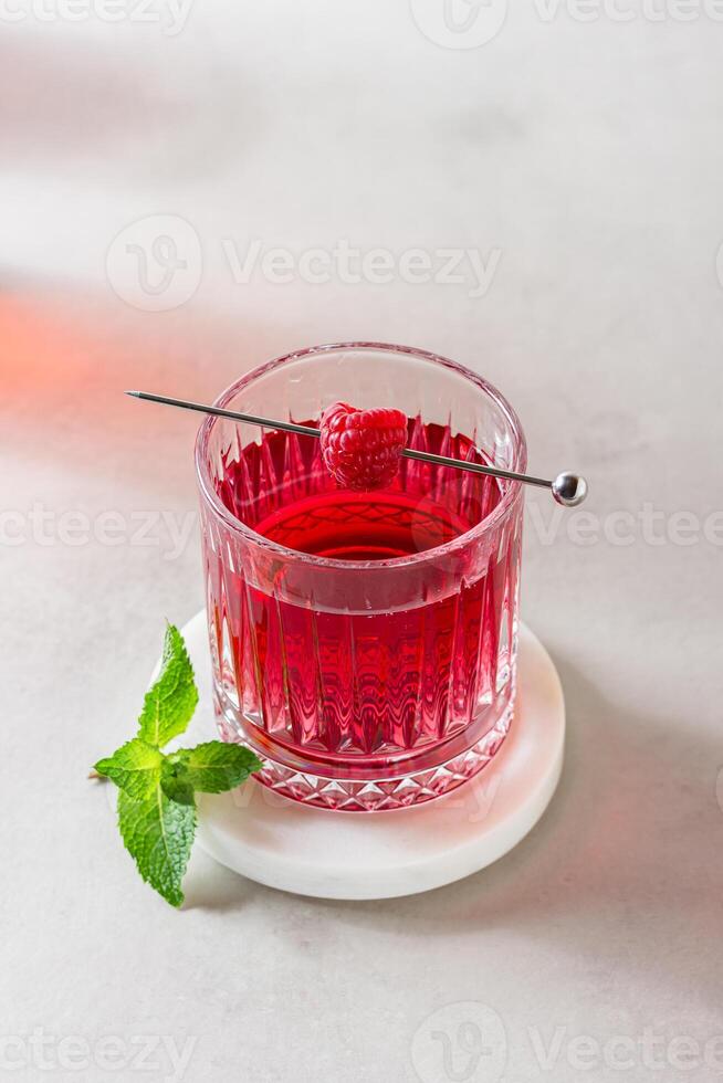 Gin with raspberry tonic photo