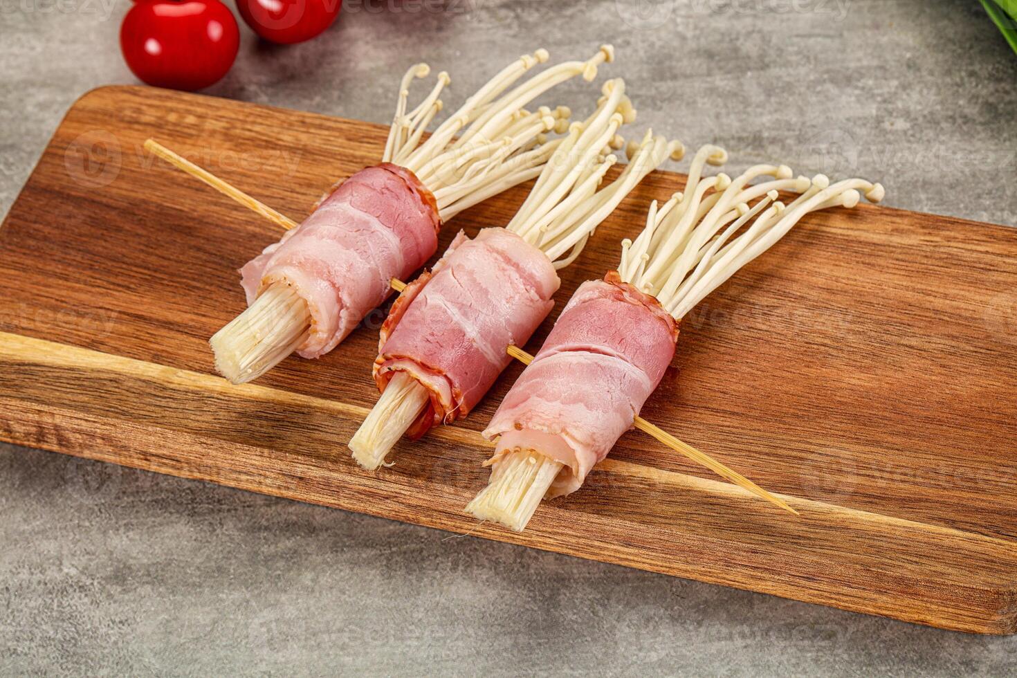 Raw roll with enoki and bacon photo