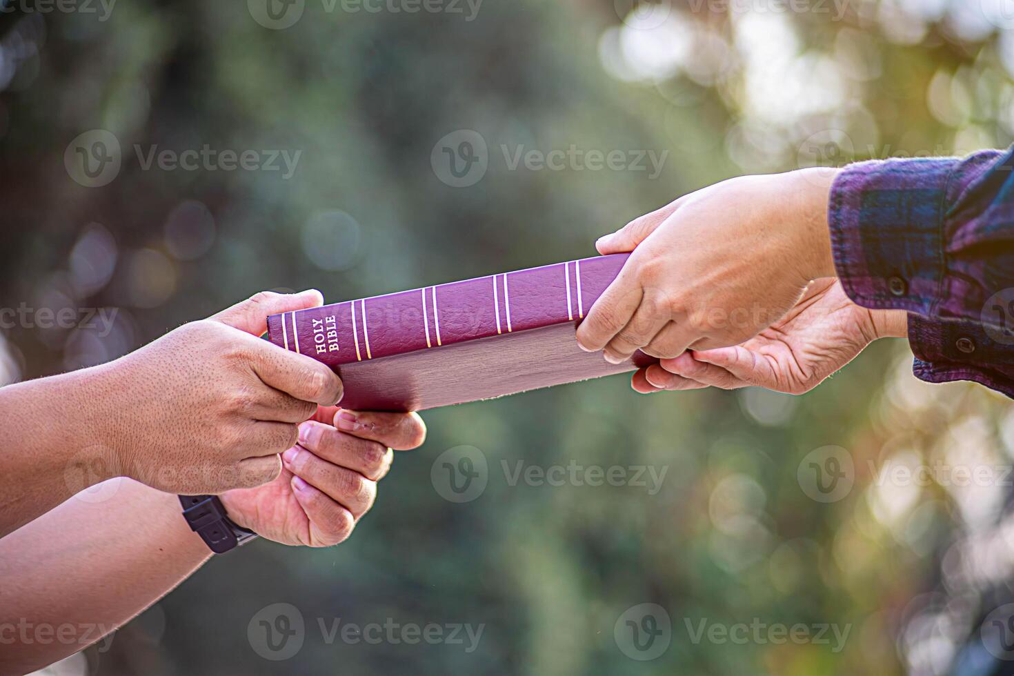 People Share the Bible with their Friends photo