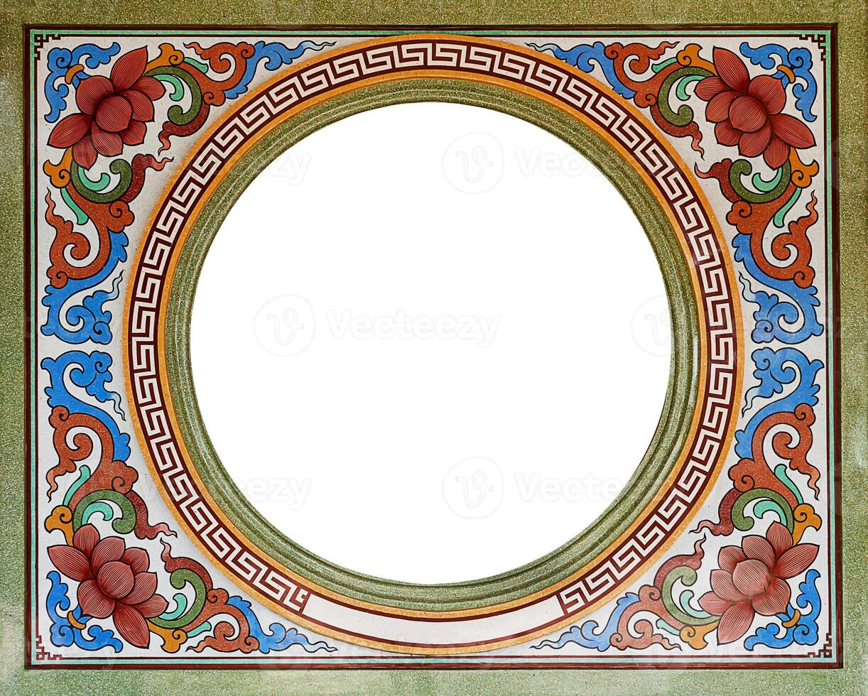 The circular empty space in the wall art patterns of the Chinese shrine in public photo