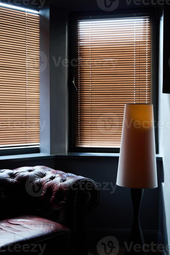 A Cozy Interior that Makes the Most of Natural Light and Boasts Modern Decor Elements photo