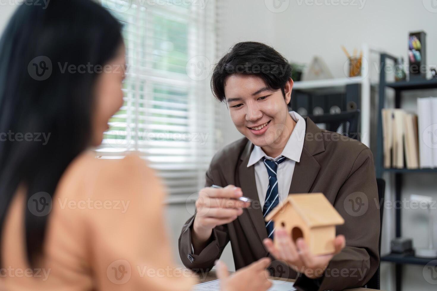 Real estate consultation office space business meeting indoor environment professional viewpoint growth strategy photo