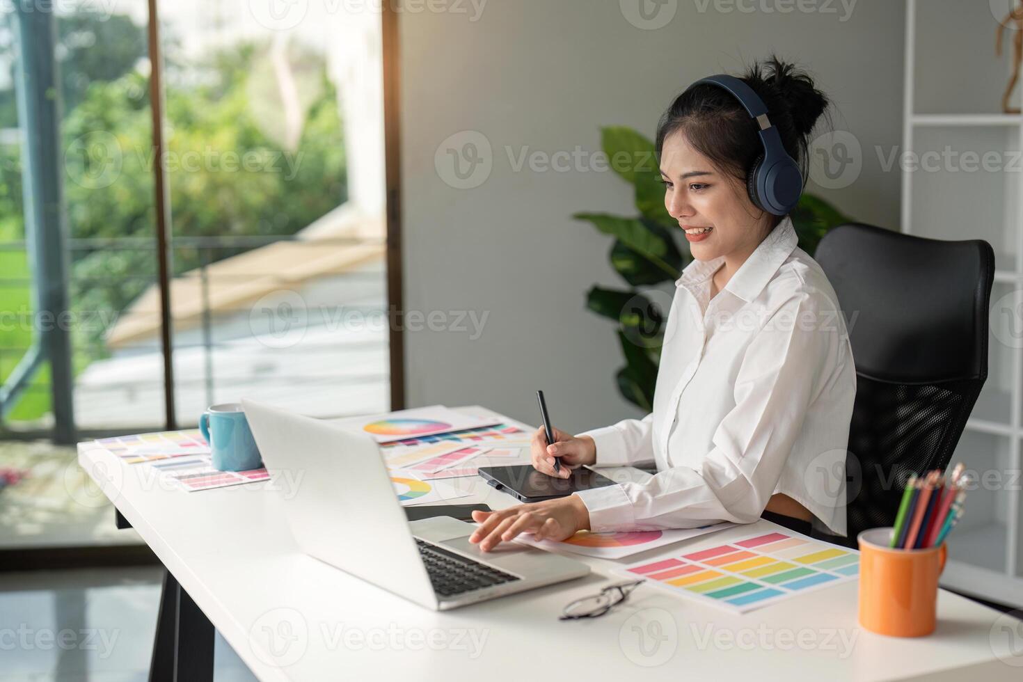 Graphic design action creative workspace home office digital art environment productive viewpoint inspiring concepts photo