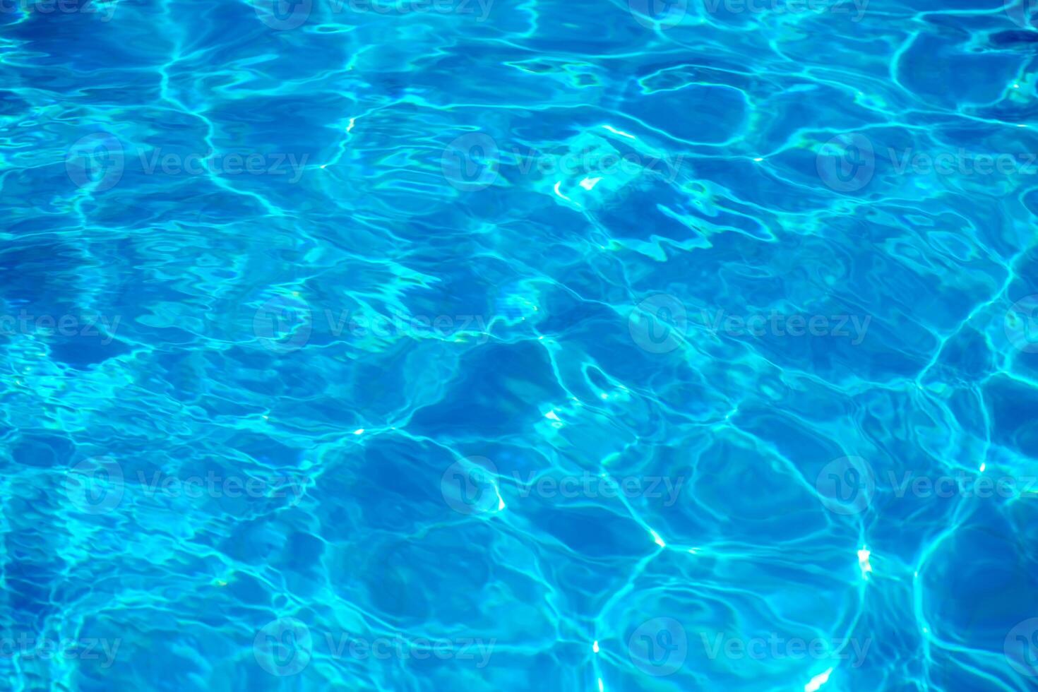 sun glare in the water, water abstract background, clear blue water photo