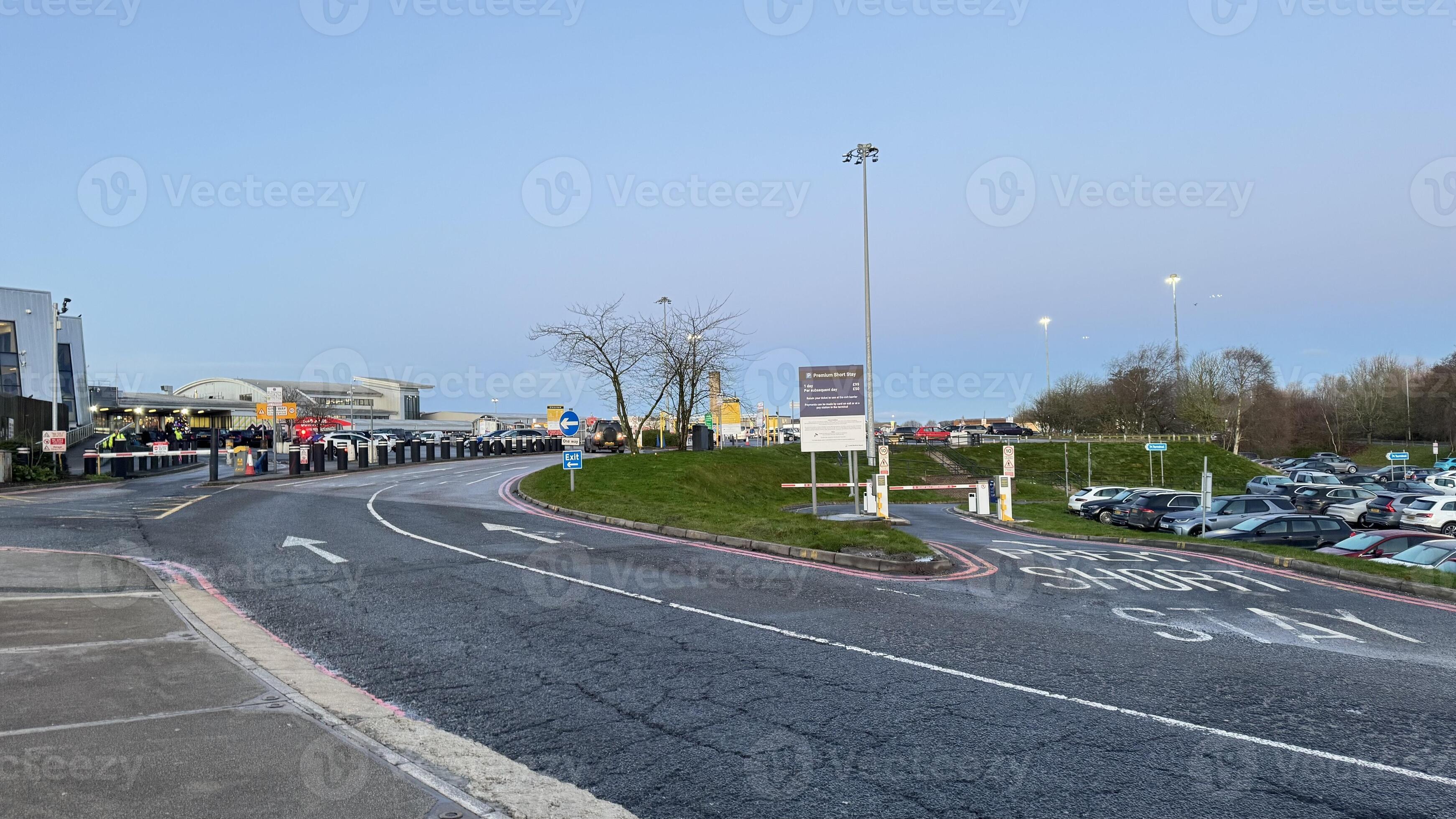 Birmingham Airport Short Stay Park www.vecteezy.com