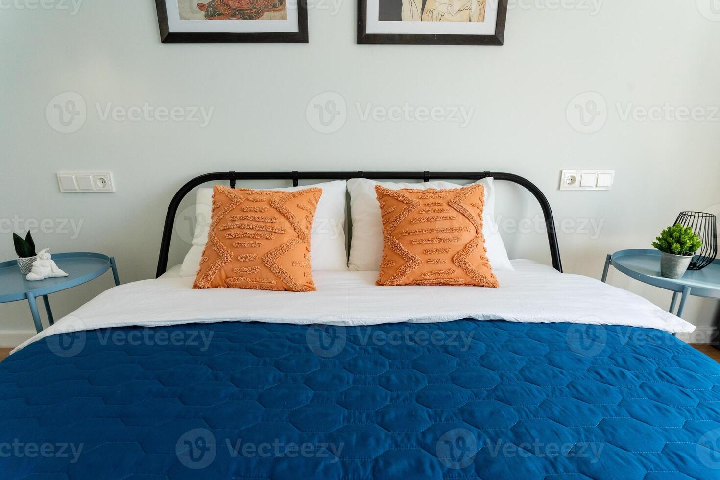 Experience a Cozy, Modern Bedroom with Stylish Decor, Soft Textiles, and a Welcoming Atmosphere for Ultimate Comfort and Relaxation photo