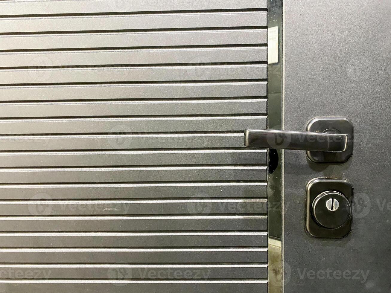 This is a closeup image that showcases a door with a distinct handle attached to it, allowing for easy opening and closing. Its a common fixture found in various settings photo