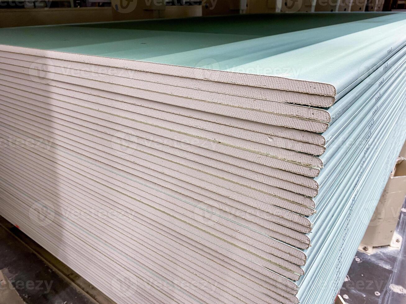 Green Board Drywall Panels are essential for construction and renovation, offering excellent moisture resistance and superior insulation for diverse applications photo