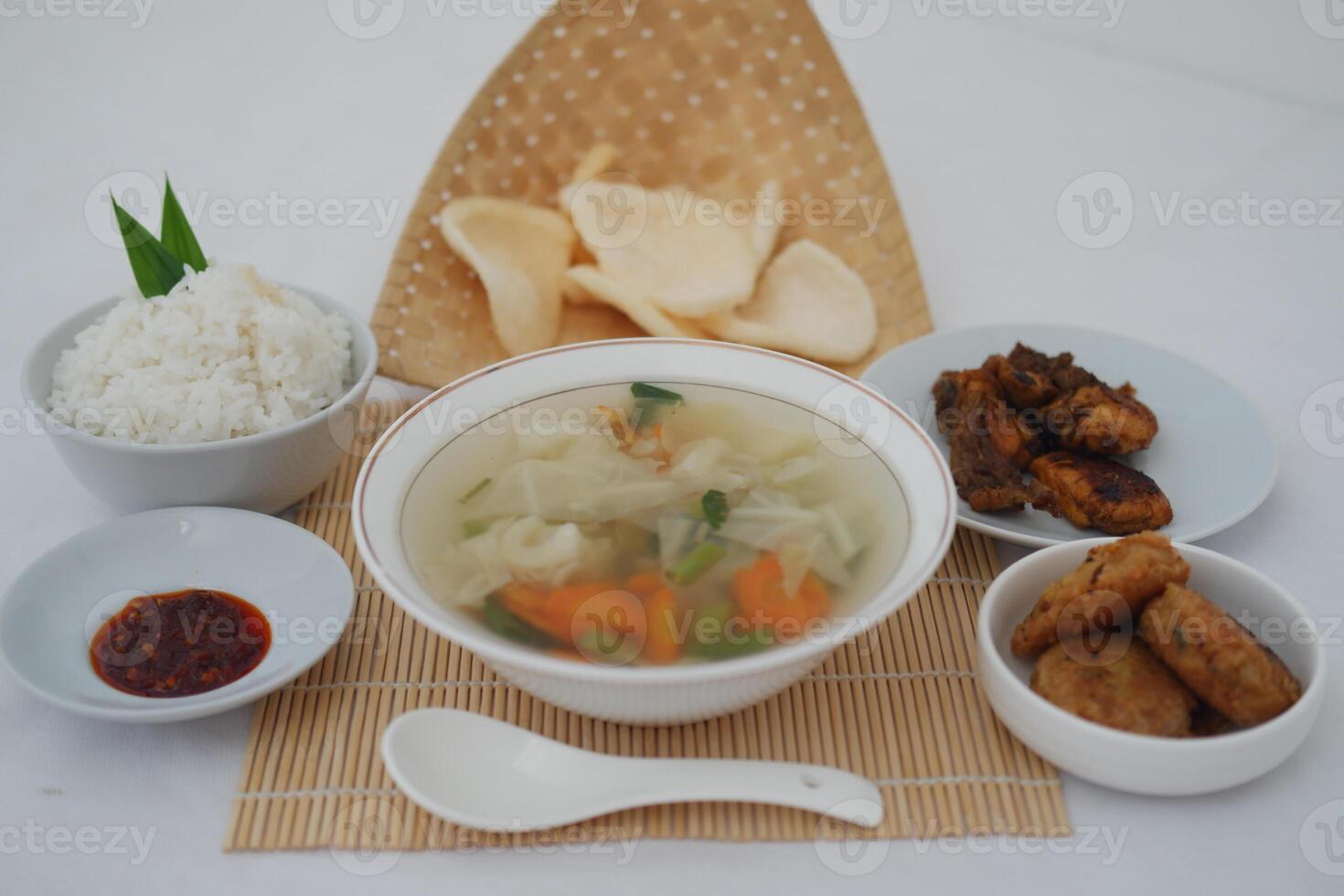 A diverse and flavorful culinary tradition originating from Indonesia, characterized by its rich use of spices, herbs, and fresh ingredients photo