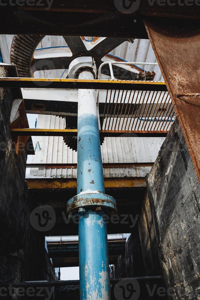 Water discharge pipe, metal pipe connection, water supply in disrepair. photo