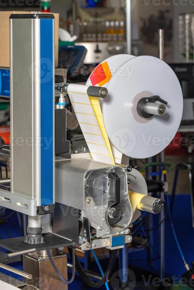The applicator is a flexible and easily adaptable solution for printing and labeling. photo