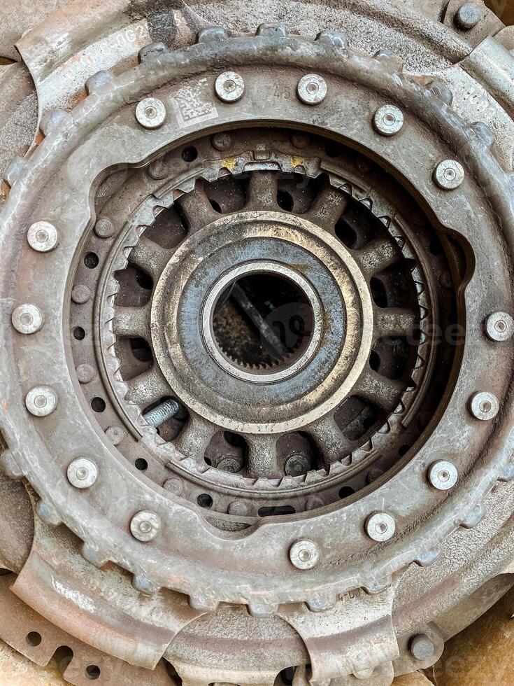 Detailed image of clutch plate with bearing in automotive wheel system photo