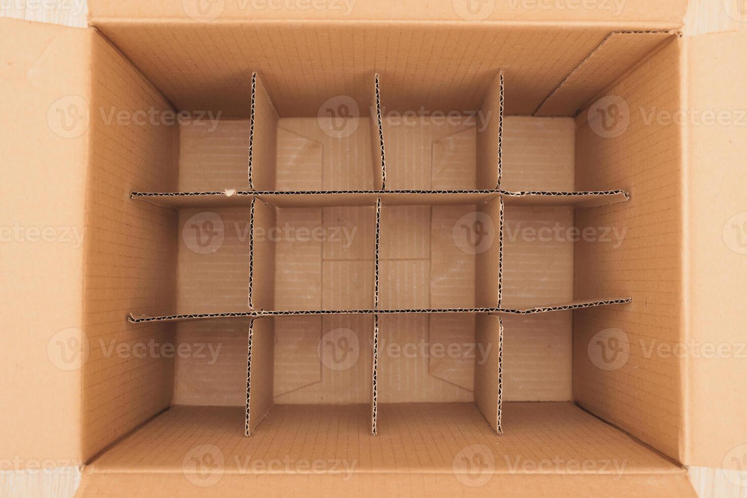 Wellstructured Cardboard Box equipped with Dividers designed for Efficient Storage of Items photo