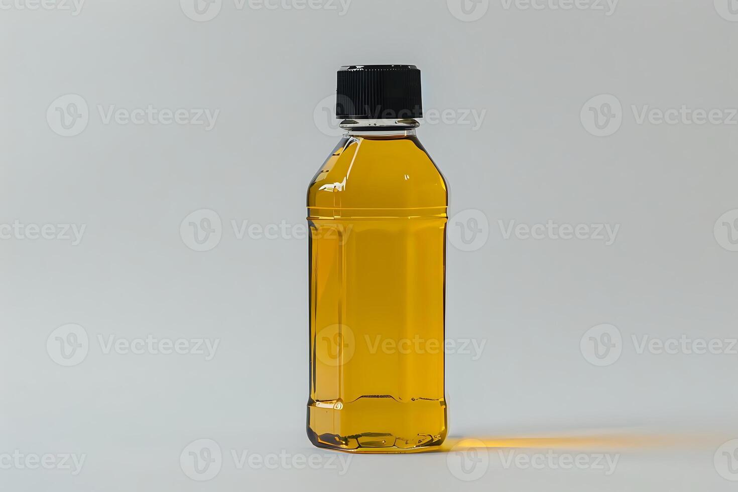 Amber Liquid in a Clear Plastic Bottle with a Black Cap. A Detailed Examination of its Shape, Transparency and Color, Suitable for Various Applications and Contexts. photo