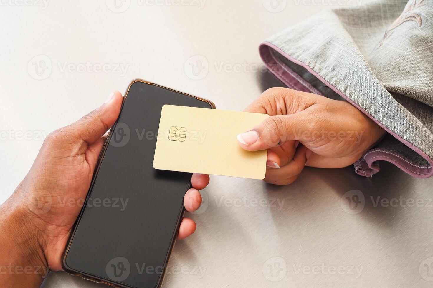 Contactless Payment Using Credit Card and Smartphone photo