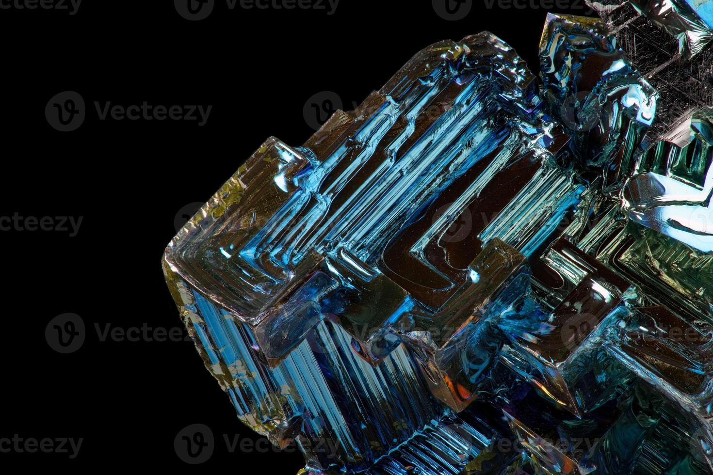 Bismuth, oxidation layer on the surface macro from left edge photo