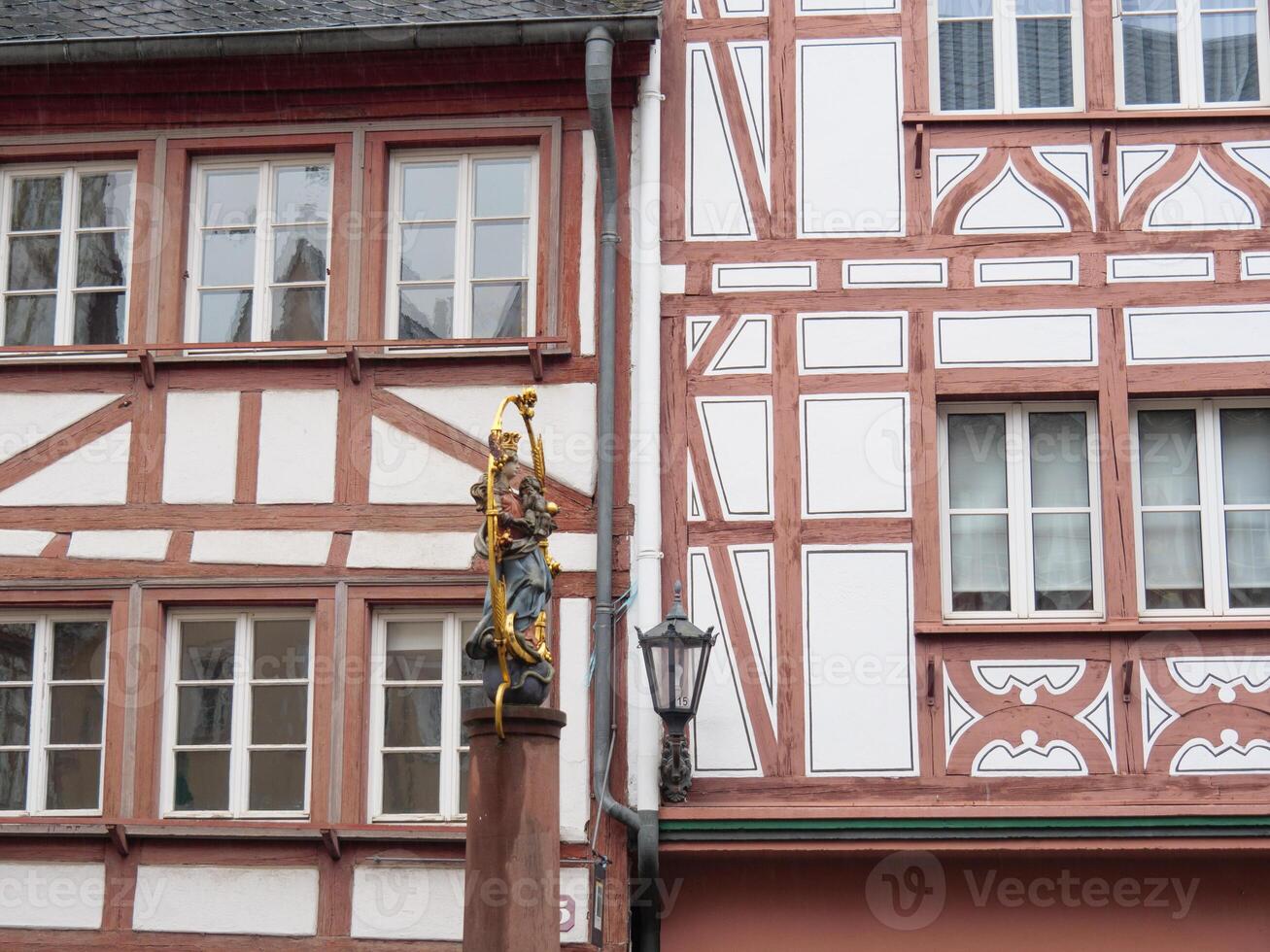 A statue of a man standing in front of a building photo
