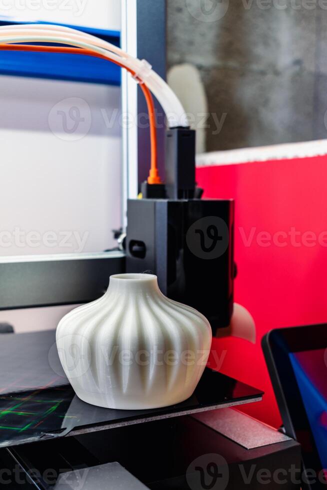Four heads 3d printer, four extruders with an object on the tray, pla filament, futur photo