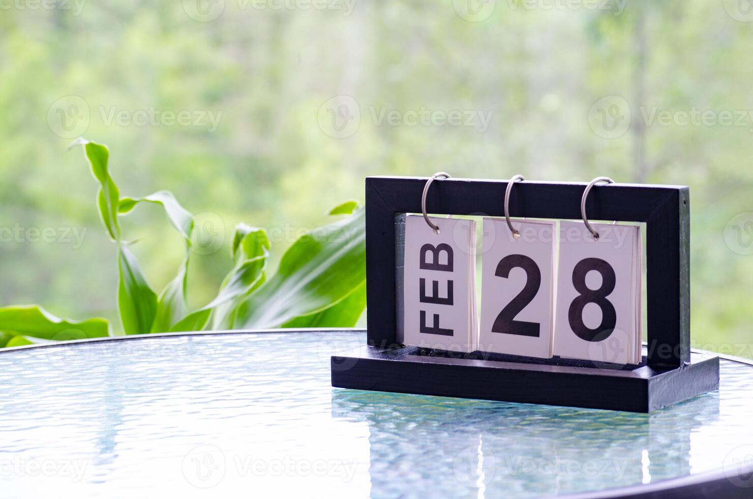 28th February table calendar with customizable space for text or ideas photo