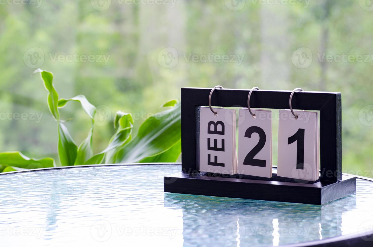 21st February table calendar with customizable space for text or ideas photo