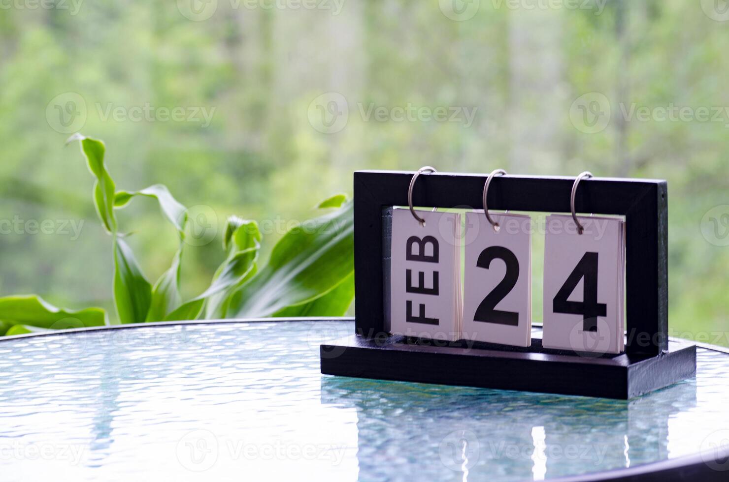 24th February table calendar with customizable space for text or ideas photo