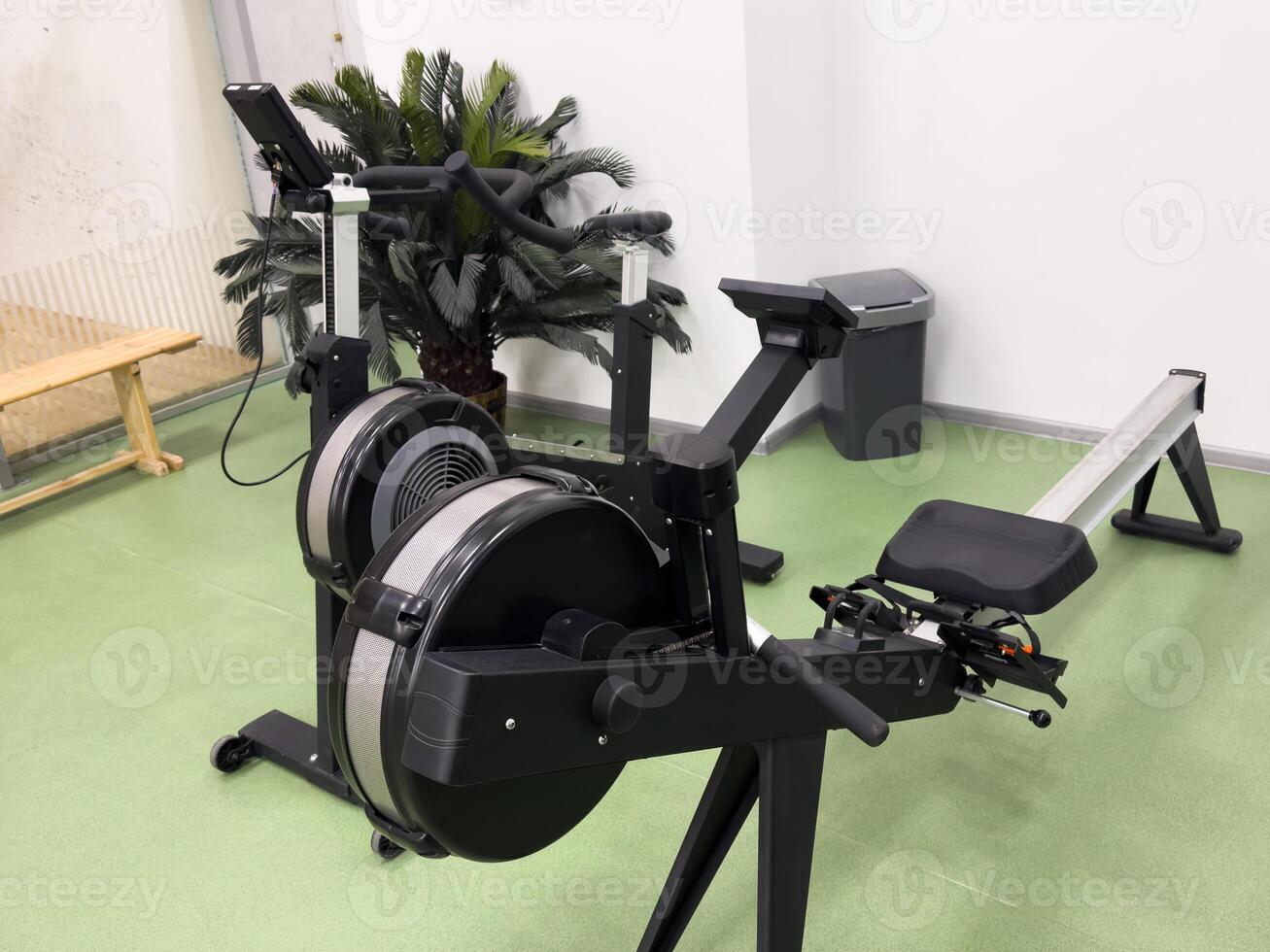 Simulation rowing exercise machine light photo
