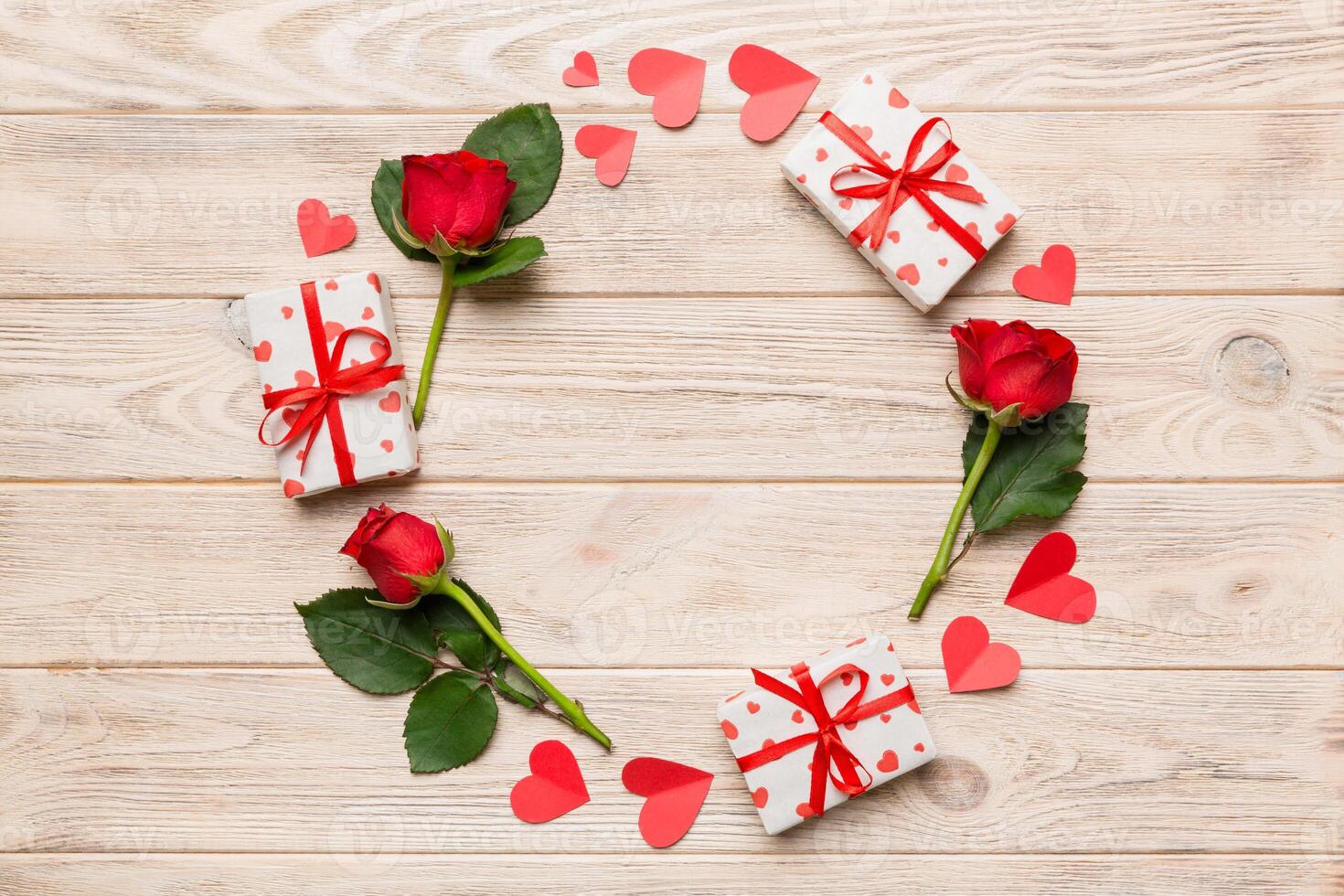 Heart made of rose, heart and blank greeting card mockup on Colored background. Top view, flat lay, copy space Holiday, Mothers Day, birthday concept photo