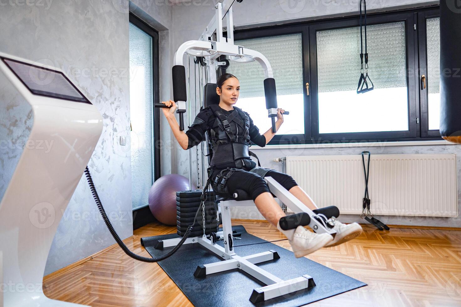Indoor advanced muscle stimulation training session photo