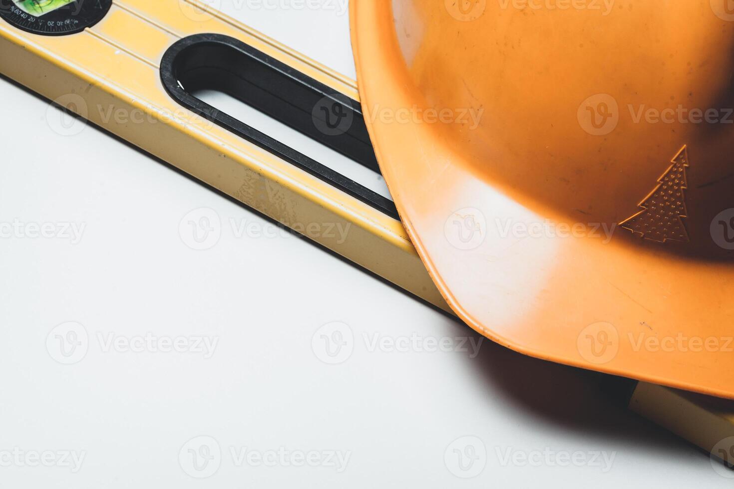 Level and plastic construction Helmet photo