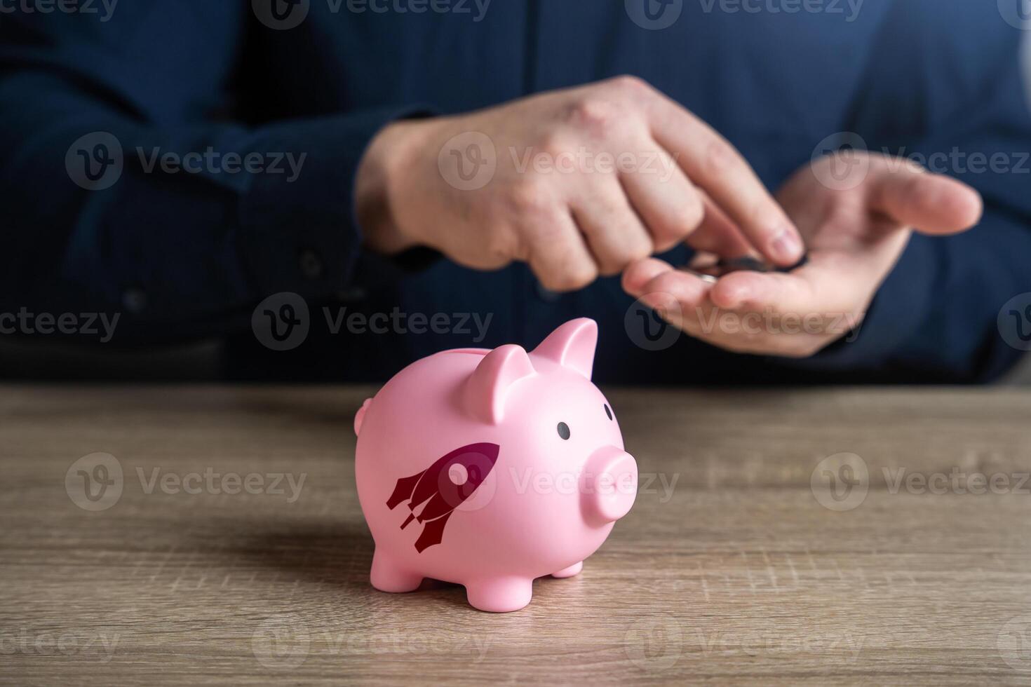 Collect money for a startup. Find investments. Encourage action. Inspire to buy. Invest in the successful launch of a startup. Patenting. Save up for an idea. photo
