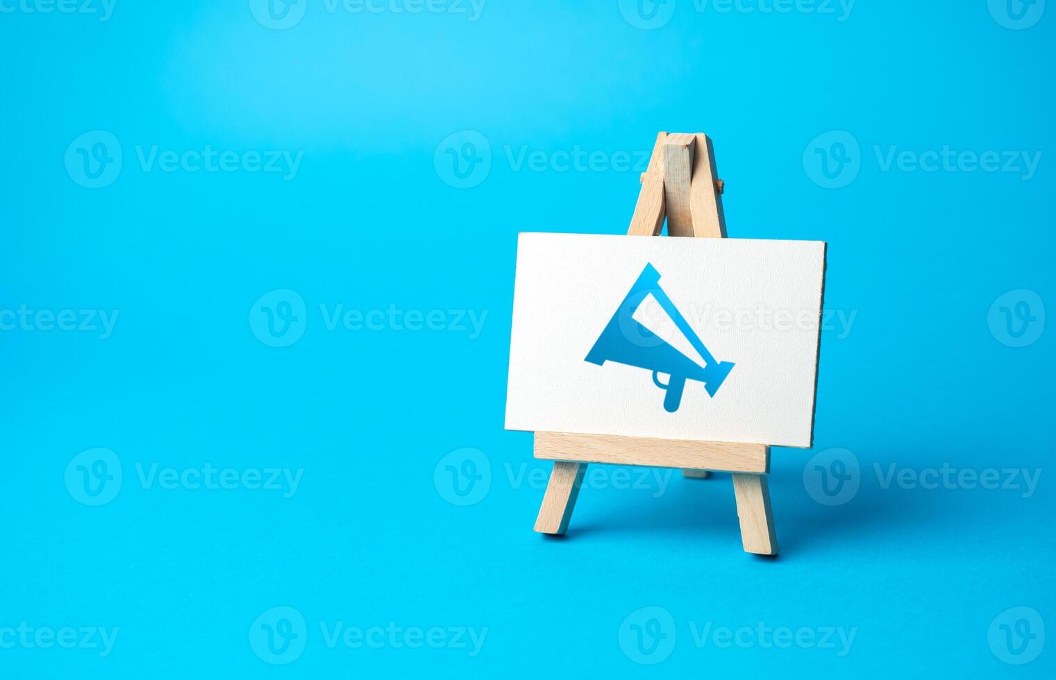 Make an announcement. Notice board. Advertising. Communication and announcements. Activity in social networks. Poll, research of public opinion. Brainstorming, new ideas. Reviews and comments. photo