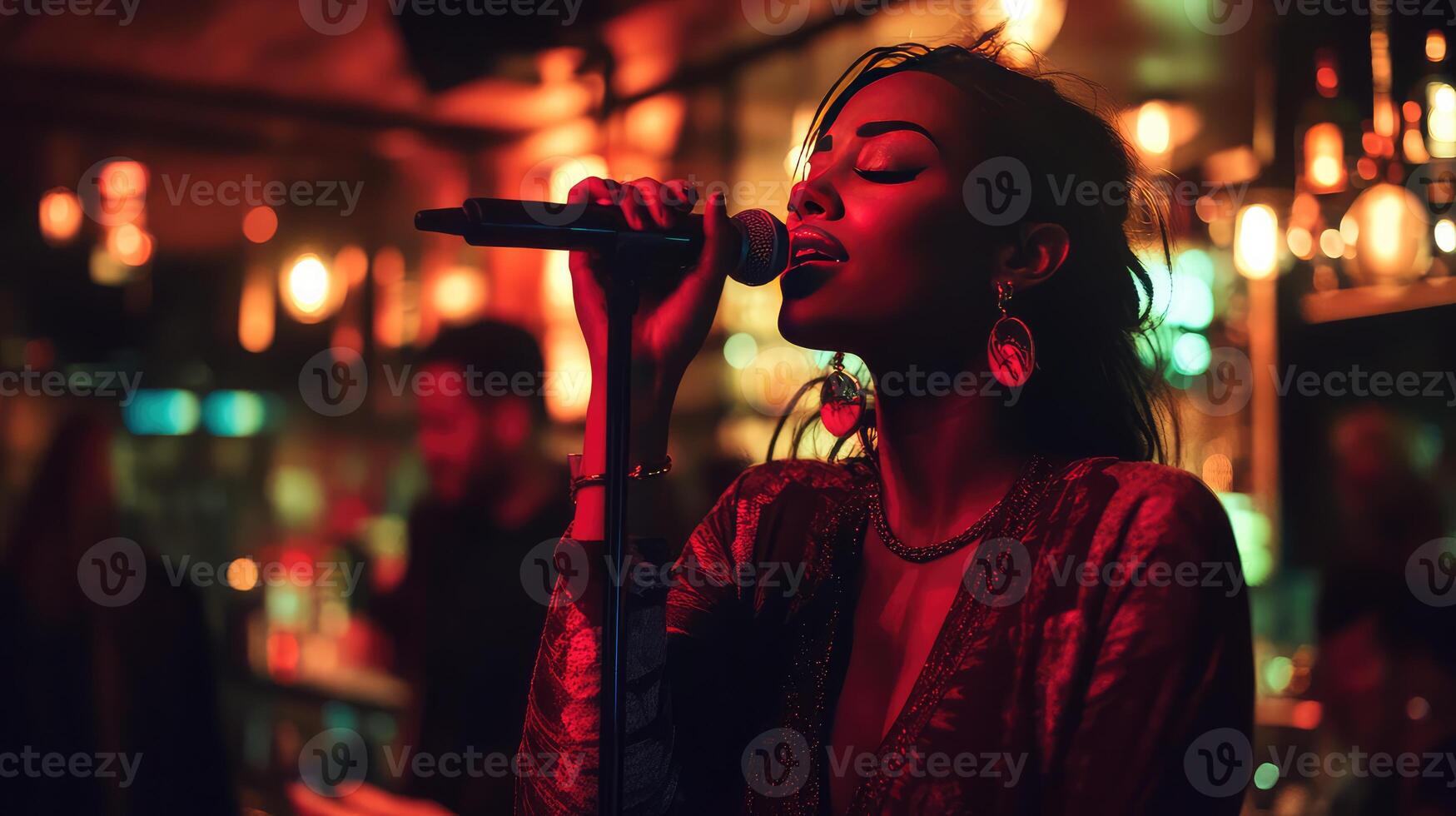 Soulful Songstress Mesmerizes Crowd with Captivating Performance in Classy Bar photo