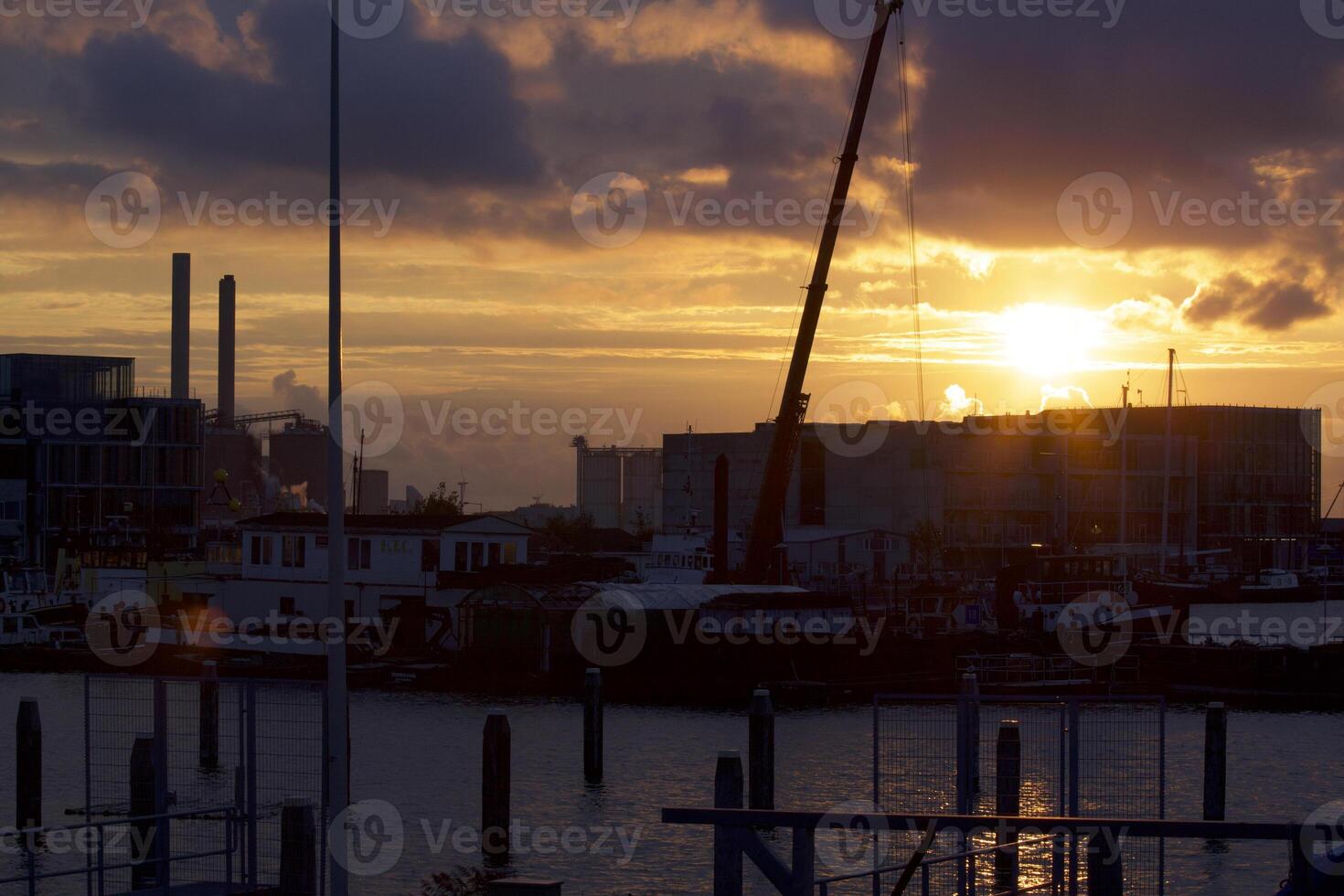 Sea horizon sun goes down photo
