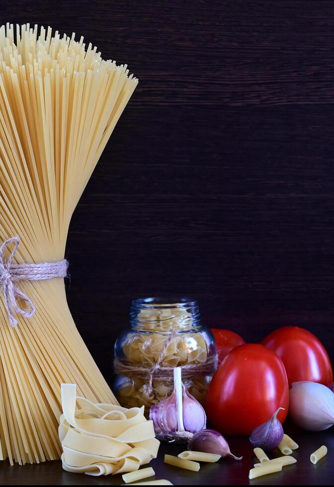 An overhead shot of a cluster of uncooked spaghetti, with a radial arrangement of strands. photo