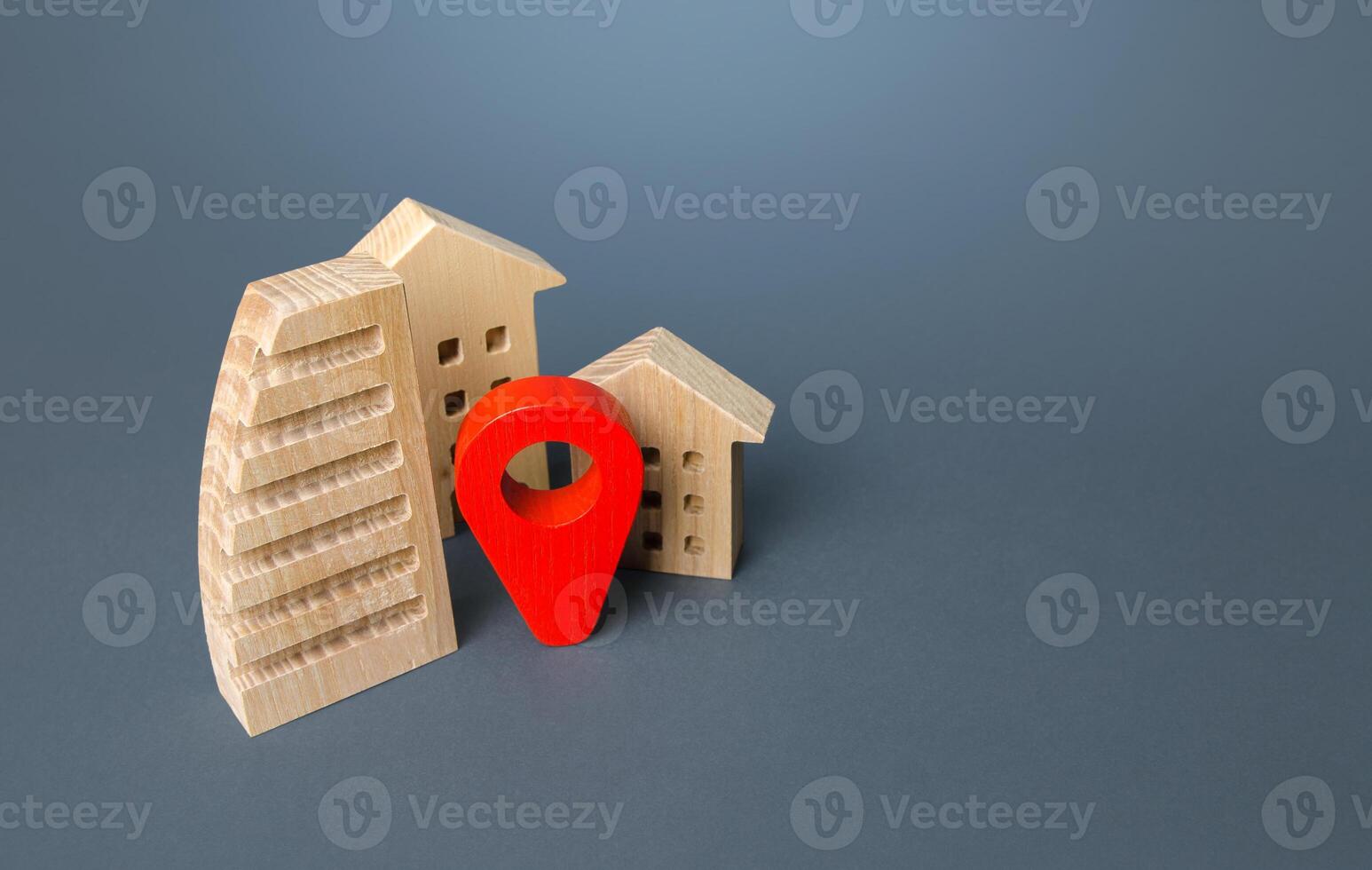 Residential buildings and a red location pin. Location, accessibility and proximity to infrastructure. Visit the town. Search for housing options. City navigation, orienteering. Realtor service agency photo