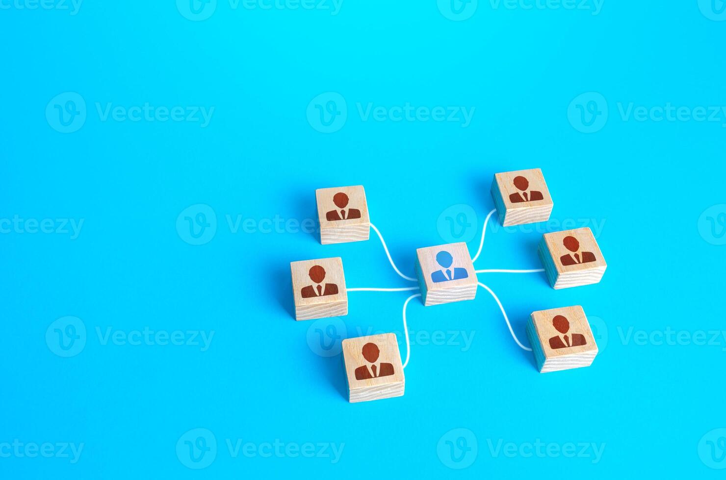 Mediator connects people through himself. Resolution of conflict through negotiations. Mediation and Arbitration. Leadership skills. Management and planning, decision making center. Intermediary photo