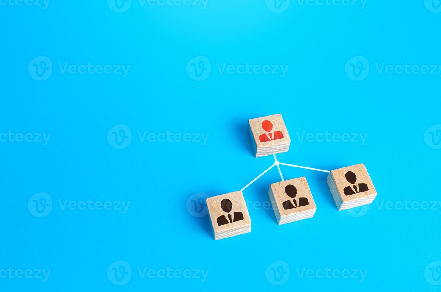 The leader and subordinate employees figures are connected by lines. Effective business personnel management. Delegation of work, distribution of responsibilities. Influence, mediator. Mediation. photo