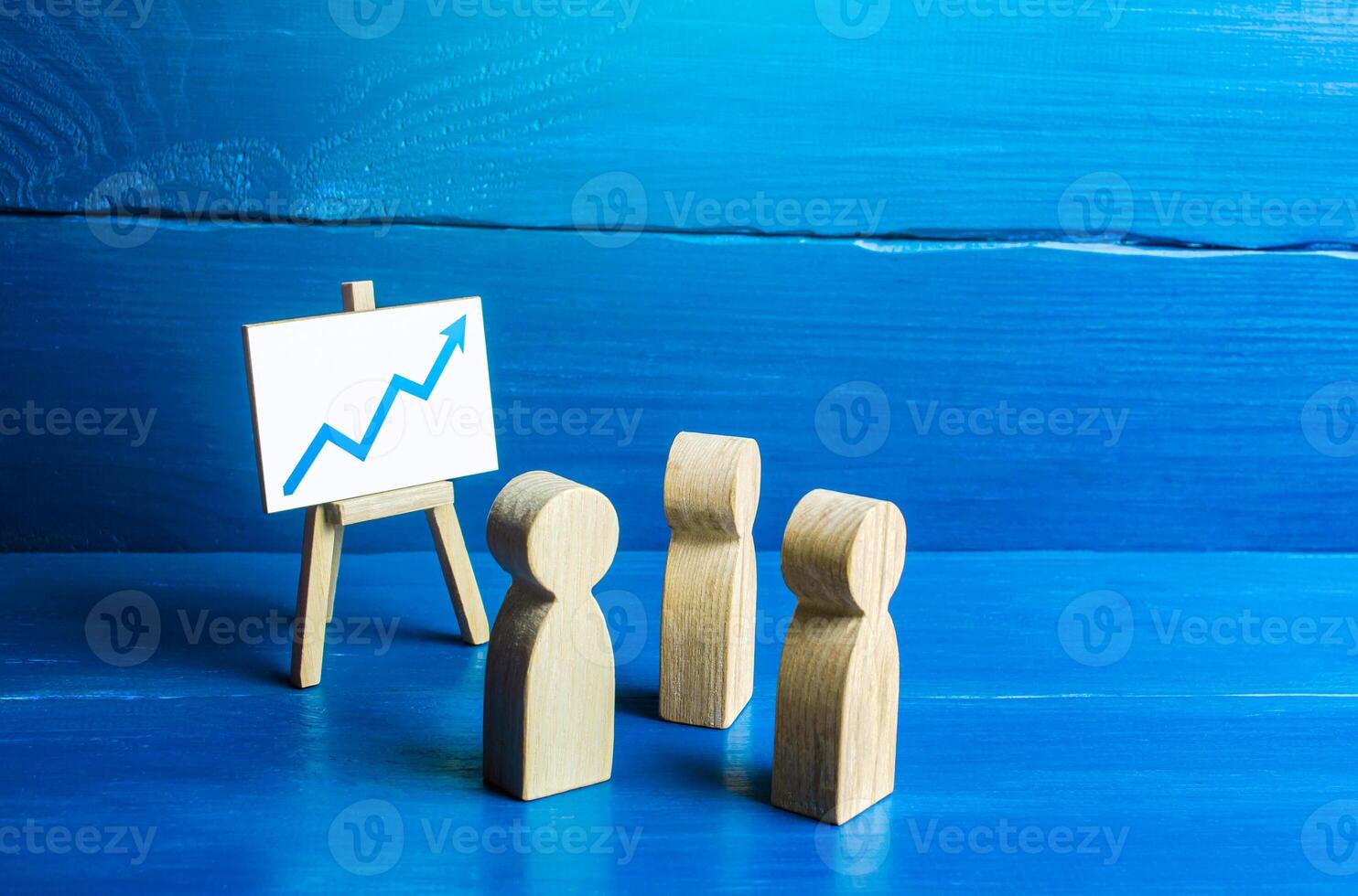 People look at easel with up arrow. Briefing surveillance. Statistics and data. Business development. Income growth rates, price increase. Rise in price. Economic forecasting. Marketing strategy photo