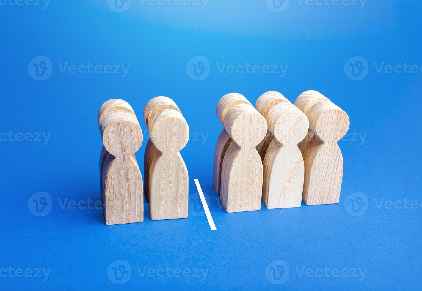 Four people out of ten, separated by a line. photo
