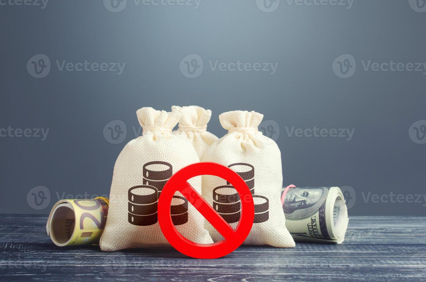 Money bags and red prohibition symbol No. Capital export outflow restrictions. Sanctions. Restriction of financial transactions. Urgent stock market close. The crisis of the economy. Economic shock. photo
