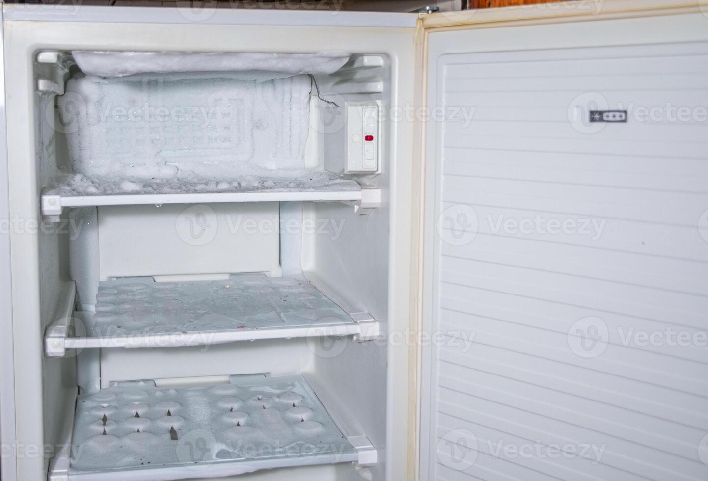 an ice crust has formed on the walls of the freezer and on the cooling tubes, and the ice is spreading, urgent defrosting is required, photo