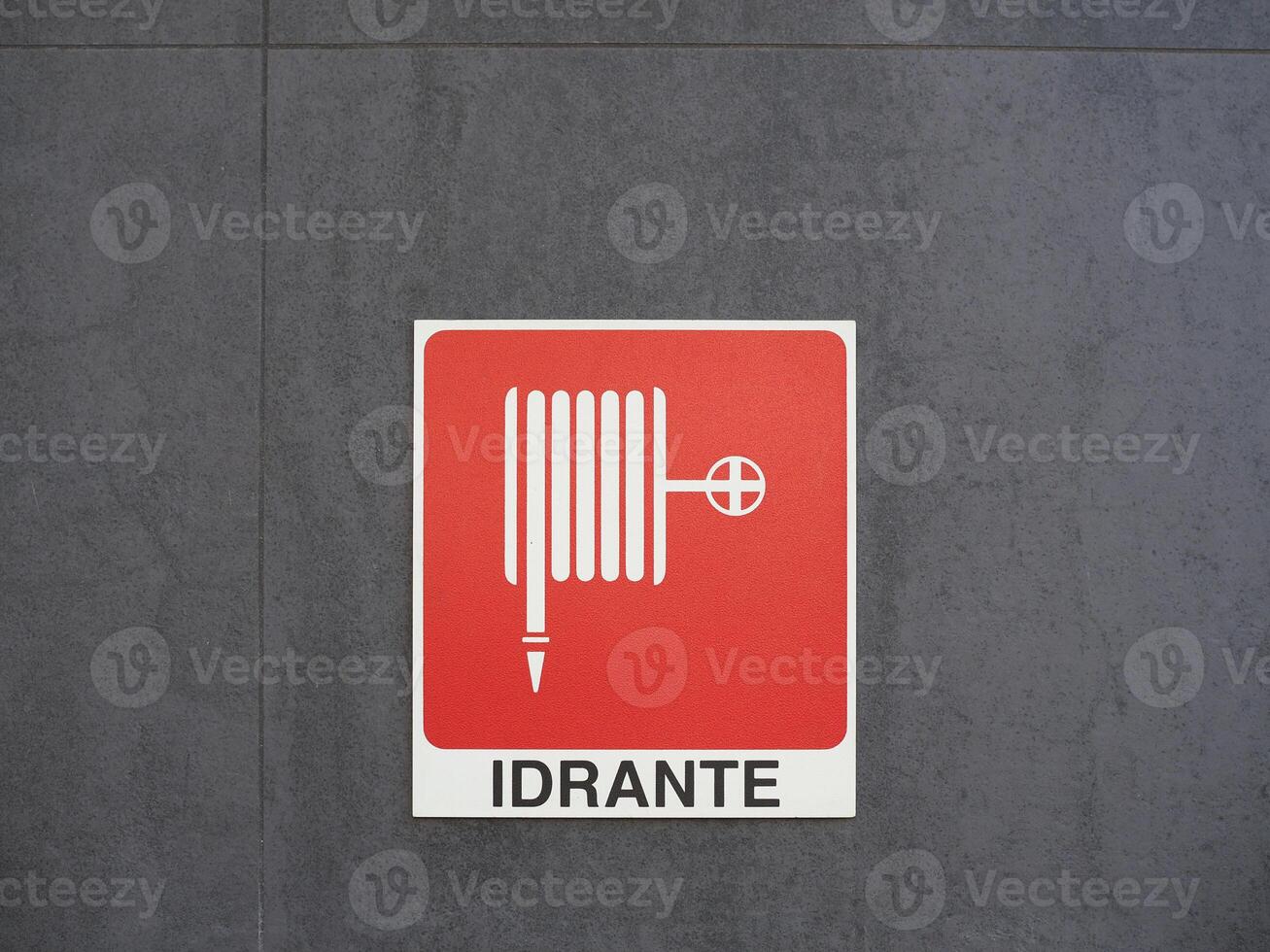Idrante translation hydrant sign photo