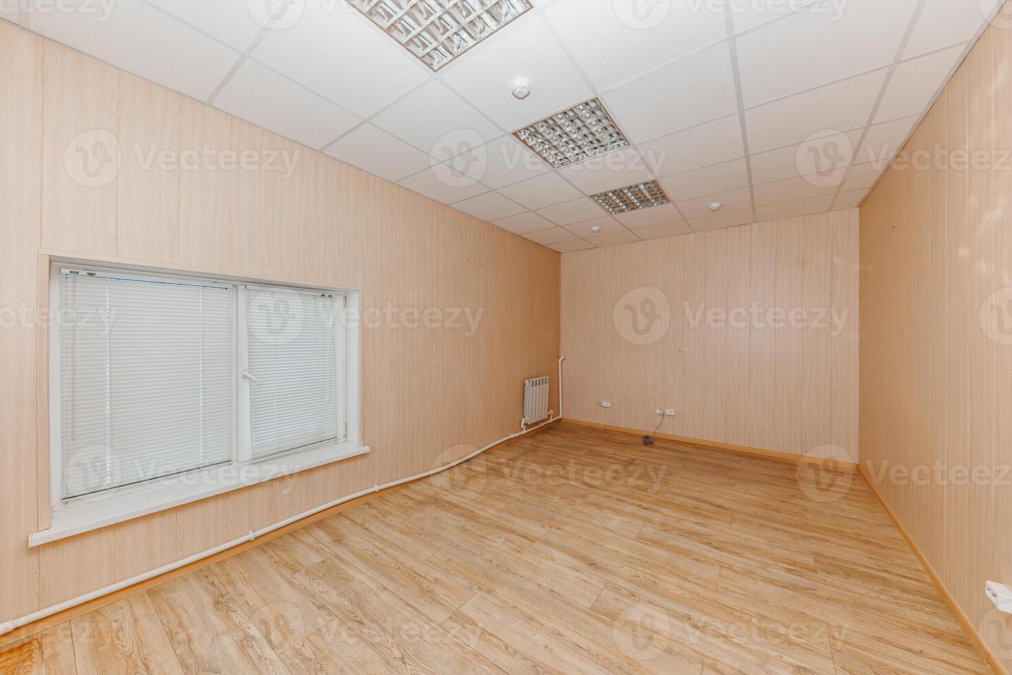 Serene Space A Blank Canvas of Light and Warmth, Featuring Smooth Laminate Floors and Subtle Recessed Lighting for Endless Possibilities. photo